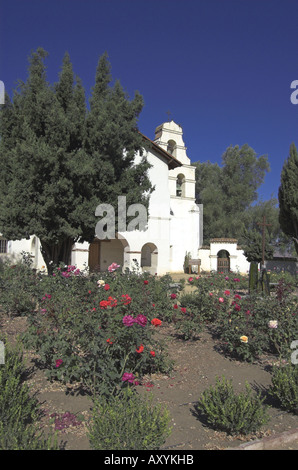 Jardin de roses et de la Mission de San Juan Bautista CA USA Banque D'Images