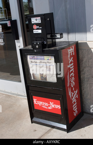 Distributeur de journaux et de magazines à San Antonio Texas TX USA Banque D'Images