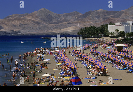 Géographie / voyages, Espagne, Canaries, Lanzarote, Puerto del Carmen, la plage de Playa Blanca, Tourisme, vacances, vacances, vacatio Banque D'Images