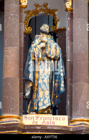 San Francisco de Asis statue dans l'église de la Concepcion Banque D'Images