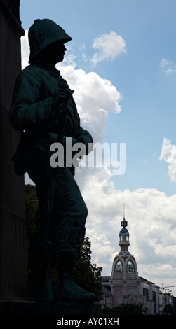 Vue de la Tour LU du monument en hommage aux victimes de la guerre prussien Franco en cours St Piere, Nantes, France Banque D'Images