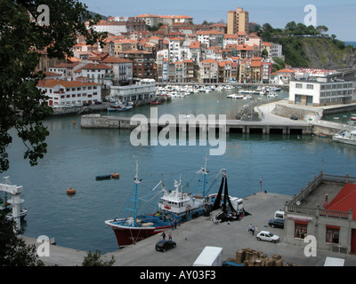 Le port de Bermeo un pittoresque port de pêche basque en Espagne Banque D'Images