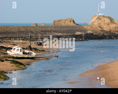 Bateau de pêche sur la plage de Bude, Cornwall, Angleterre Banque D'Images