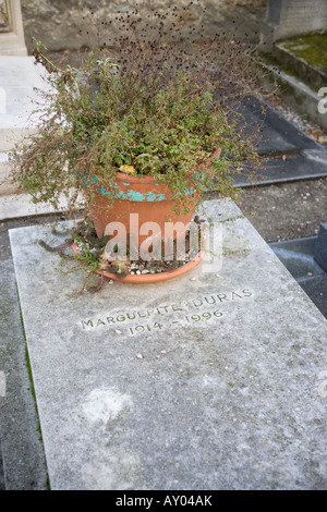 La Tombe de Marguerite Duras Cimetière Montparnasse Paris France Banque D'Images