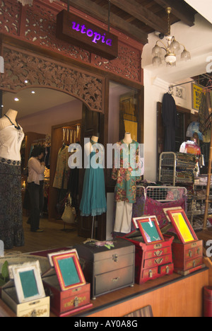 Boutique de vêtements pour femmes, Bussorah Street, Kampong Glam (quartier Arabe), Singapour Banque D'Images