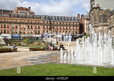 Les Fontaines dans les jardins de la paix, à Sheffield Banque D'Images