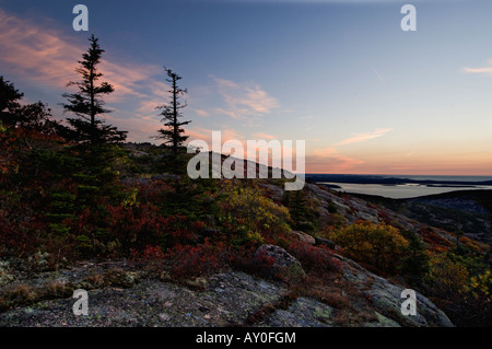 Lever du soleil sur l'océan Atlantique à partir de Cadillac Mountain dans l'Acadia National Park Maine Banque D'Images