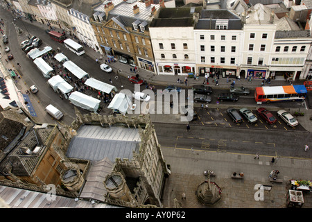 Vue aérienne de la ville de Cirencester montrant des boutiques et le marché Banque D'Images