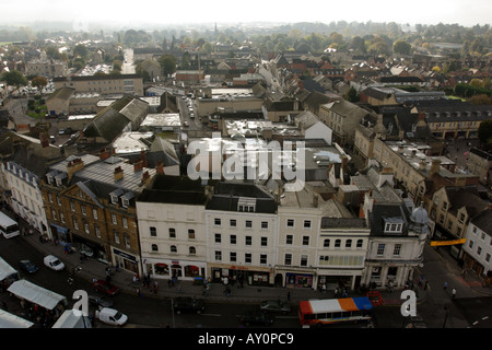 Vue aérienne de la ville de Cirencester montrant des boutiques et le marché Banque D'Images