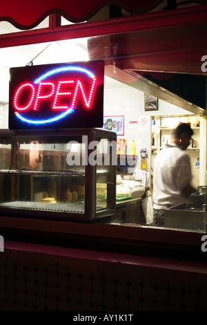 Fast food la nuit Banque D'Images