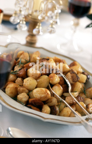 Légumes mélangés dans un élégant plat de service Banque D'Images