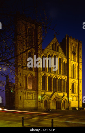 Voir la Cathédrale illuminée de Ripon, Ripon, Yorkshire du Nord Banque D'Images