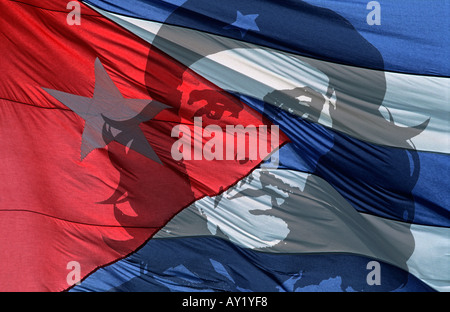 Rouge Blanc et bleu coloré détail du drapeau national cubain avec Che Guevara recouvrit une icône mondiale CUBA Banque D'Images