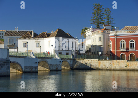 Le Portugal l'algarve tavira le pont médiéval sur In The Golfer's Paradise Banque D'Images