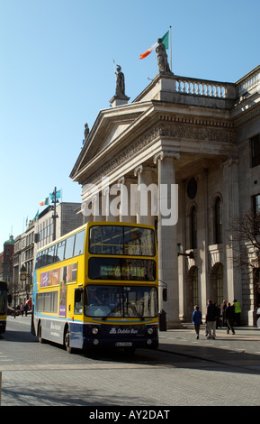 Bâtiment GPO sur O'Connell Street Dublin Irlande Dublin Double Decker Bus Company Banque D'Images