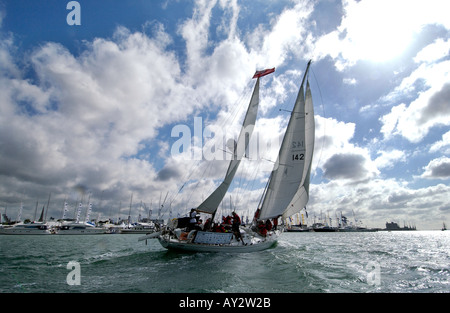 La spongieuse IV , Sir Francis Chichester's yacht historique dans lequel il est devenu le premier homme à naviguer autour du monde en solitaire. Banque D'Images