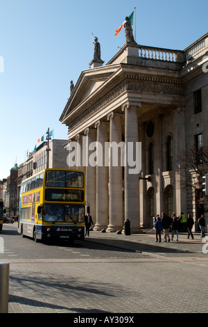 Bâtiment GPO sur O'Connell Street Dublin Irlande Dublin Double Decker Bus Company Banque D'Images