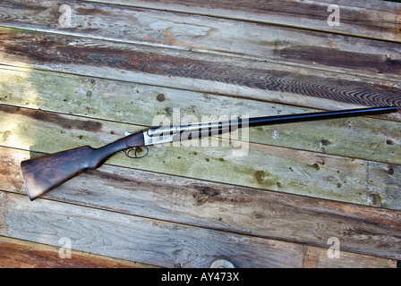 Meubles anciens côte à côte de calibre 12 fusil à canon double Banque D'Images