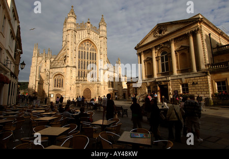 Bath Abbey et Roman gothique de la salle des pompes de Spa Banque D'Images