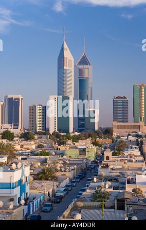 Emirats arabes unis Dubaï vue élevée de la nouvelle ville de Dubaï de l'architecture moderne et gratte-ciel le long de Sheikh Zayed Rd Banque D'Images