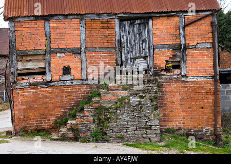 Falling Down farm building Wales UK Banque D'Images