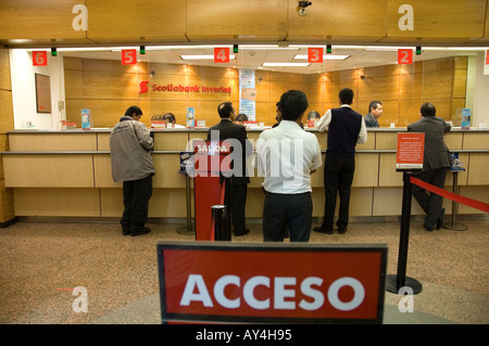 Scotiabank Inverlat les clients et employés de banque à banque succursale dans la ville de Mexico Banque D'Images