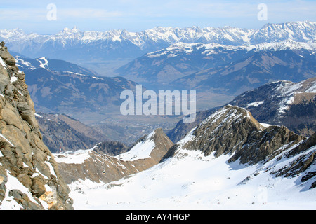 Vue panoramique du paysage de montagnes de Zell am Zee ski resort, en Autriche. Banque D'Images