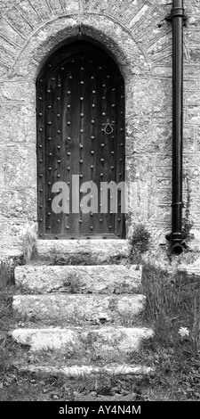 Format panoramique vertical entrée latérale de St Thomas Becket une église à Bridford sur Dartmoor National Park South Devon, Angleterre Banque D'Images