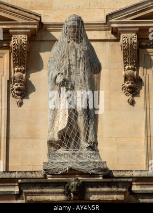 Galerie de statues dans la cour du Musée du Louvre. Paris. France Banque D'Images