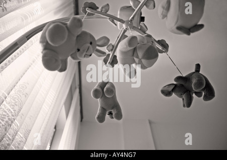 Stock photo en noir et blanc image de mobile over crib up Banque D'Images