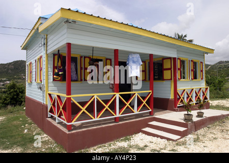 Galerie d'art local d'Antigua dans de petits bâtiments en bois peints Caraïbes Banque D'Images