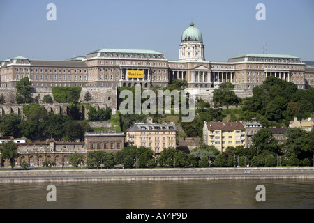 Le Château de Buda et le palais royal qui surplombe le Danube Budapest Historical Museum et la National Gallery Banque D'Images