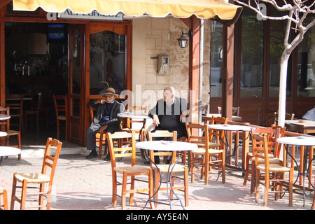 Restaurant dans village de montagne Pano Hersonissos, Crète, Grèce, Photo de Willy Matheisl Banque D'Images