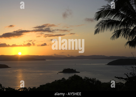 Coucher de soleil depuis Lookout Hill Hamilton Island Australie Whitsunday Banque D'Images