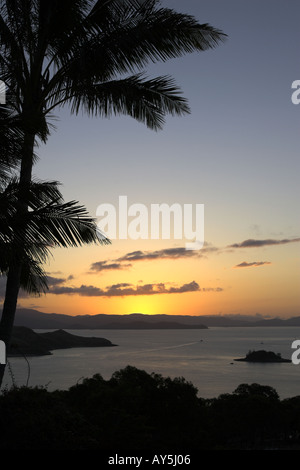 Coucher de soleil depuis Lookout Hill Hamilton Island Australie Whitsunday Banque D'Images