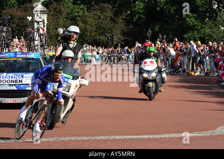 Pro belge Tom Boonen, coureur cycliste à l'extérieur de Buckingham Palace dans le Tour de France 2007 prologue Banque D'Images