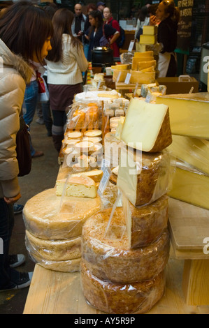 Caler au fromage Quartier Marché Bio à Londres UK Banque D'Images