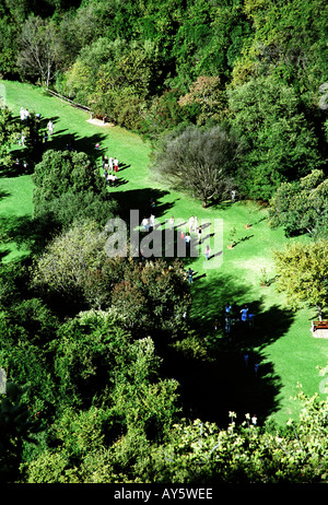 Paysage, vue aérienne, personnes marchant dans le jardin botanique Walter Sisulu, Johannesburg, Gauteng, Afrique du Sud, activités de plein air, espaces naturels Banque D'Images