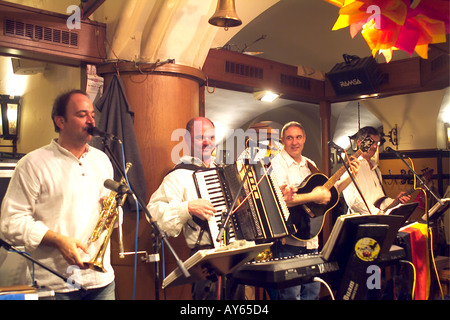 Célèbre Hofbrashaus Bar à Munich Allemagne Band Banque D'Images