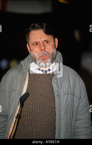 19 11 91 UK Terry Waite retourne au Royaume-Uni après avoir été pris en otage à Beyrouth pour 5 ans Photo c Simon Grosset Banque D'Images
