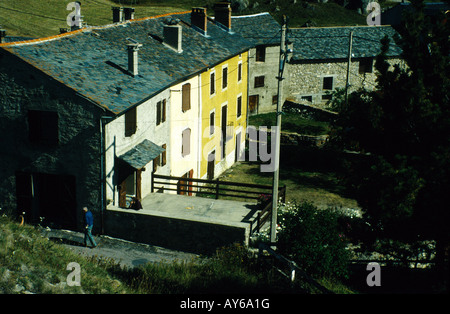 Une vue de la Llagonne village, Cerdagne, Pyrénées Méditerranée, France Banque D'Images