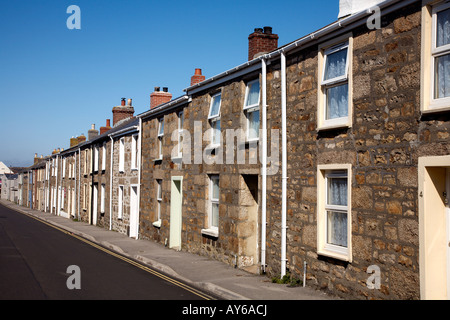 Une rangée de vieilles maisons mitoyennes à Hayle Cornwall, UK. Banque D'Images