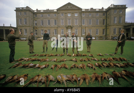 Tir au faisan en comptant le sac à Burley House Burley sur la colline Leicestershire Joss Hanbury Estate ( 3ème fr à gauche ) 1980s 1985 HOMER SYKES Banque D'Images