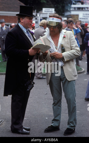 Riche pauvre années 1980 Royaume-Uni contraste social, Chav et British toff courses de chevaux Royal Ascot Horse races Racing Berkshire 1985 Angleterre HOMER SYKES Banque D'Images