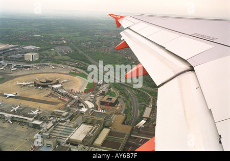 'Easy Jet' départ de l'aéronef de l'aéroport de Gatwick Sussex England HOMER SYKES Banque D'Images