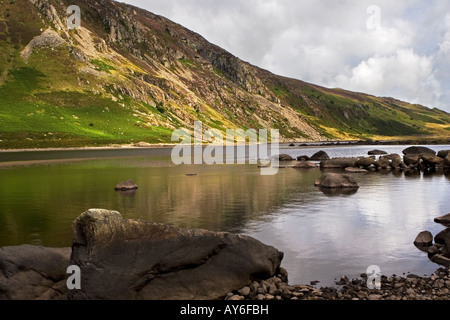 Llyn Eigiau historique, lac et barrage, montagnes Carneddau, Snowdonia, le Nord du Pays de Galles Banque D'Images