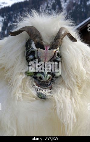 Tschäggätä carnaval traditionnel en bois masque pin suisse Wiler Lötschental Valais Suisse Banque D'Images