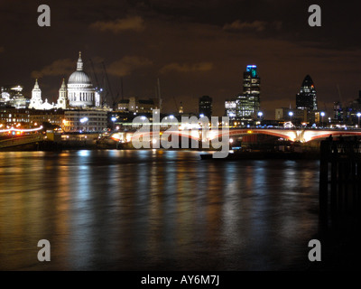 Scène de nuit de la ville de Londres au cours de la Thames Festival Banque D'Images