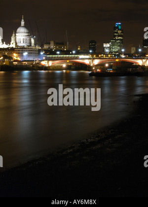 Scène de nuit de la ville de Londres au cours de la Thames Festival Banque D'Images