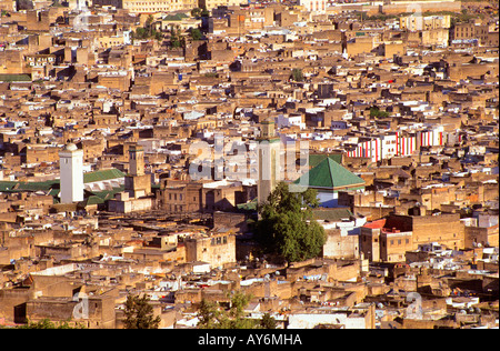 Maroc : le Moyen Atlas sur la Médina de Fès Banque D'Images